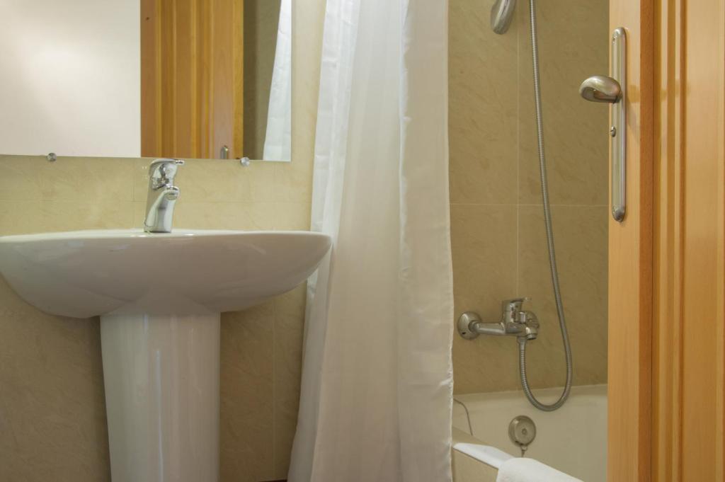 Apartamentos Plaza Cavana 5 Nerja Habitación foto