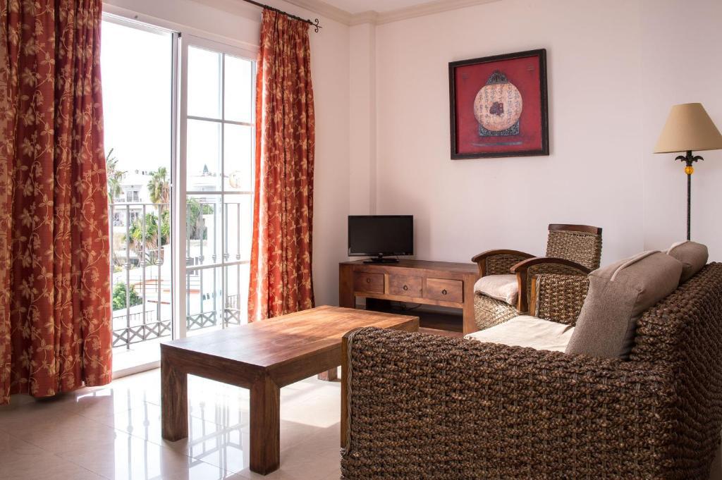 Apartamentos Plaza Cavana 5 Nerja Habitación foto
