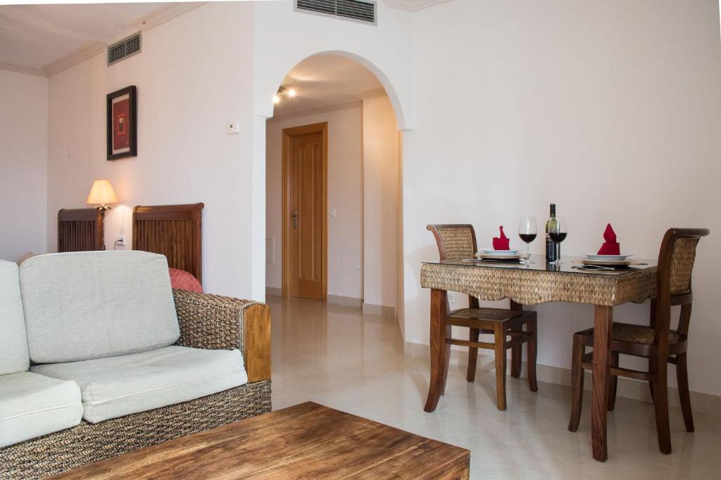 Apartamentos Plaza Cavana 5 Nerja Habitación foto
