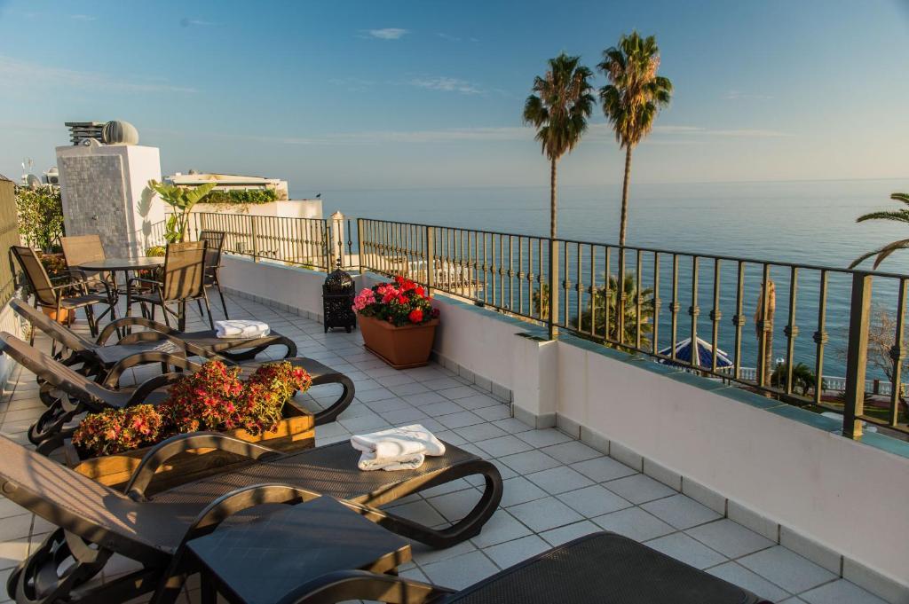 Apartamentos Plaza Cavana 5 Nerja Exterior foto