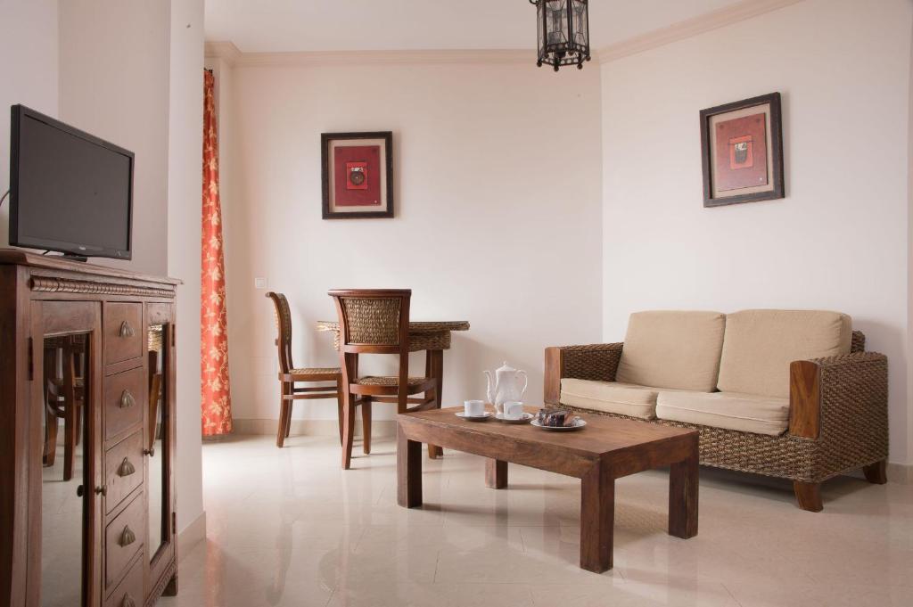 Apartamentos Plaza Cavana 5 Nerja Habitación foto
